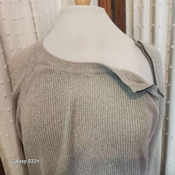 S41 Liz Claiborne sweater with shoulder zip - Picture 4 of 7